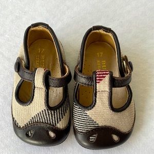 Baby Burberry shoes size17 European = Baby size 1.5 US good for 1-3 months old